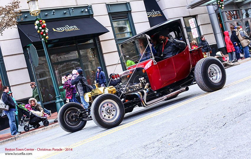 reston-town-center-christmas-parade-2014-antique-car